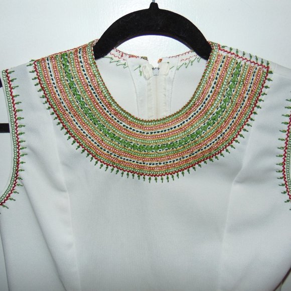 VTG Boho 70's Handmade Embroidered Multicolor Neckline White Sleeveless Blouse L - Picture 3 of 6
